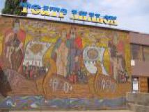 Театр кукол на левом берегу Днепра